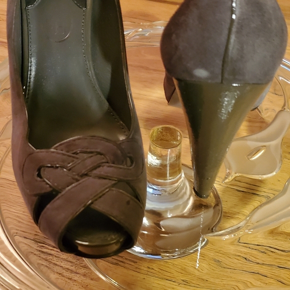 Shoes - Picture 4 of 4